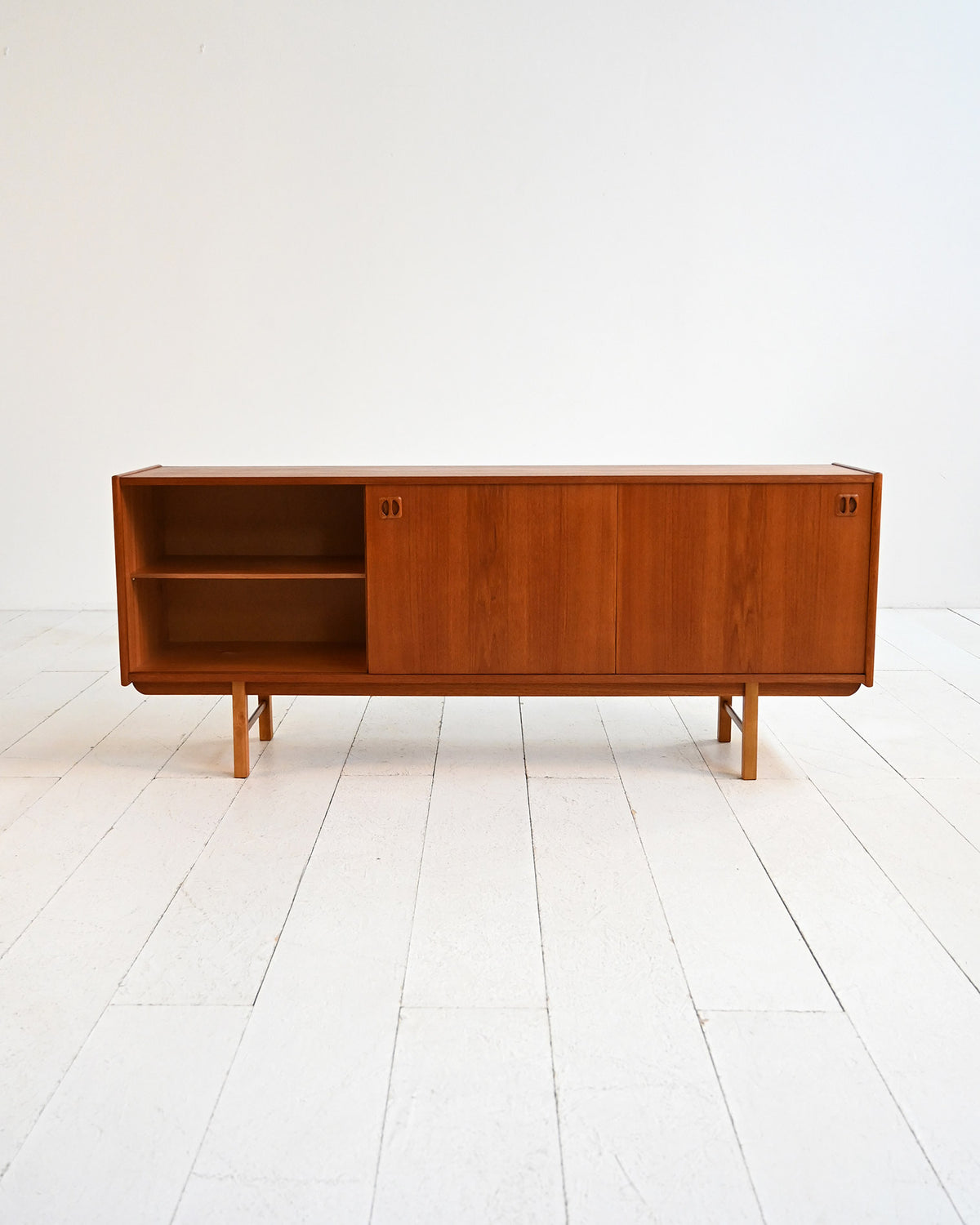 Sideboard modello “Korsör” scandinavo in teak anni ’60