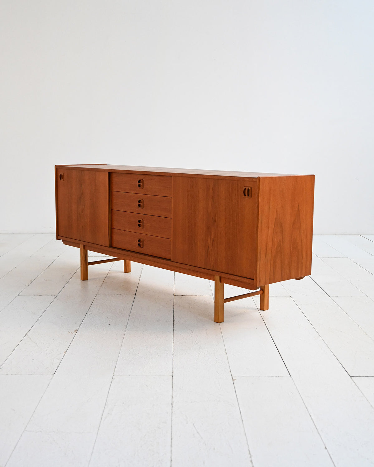 Sideboard modello “Korsör” scandinavo in teak anni ’60