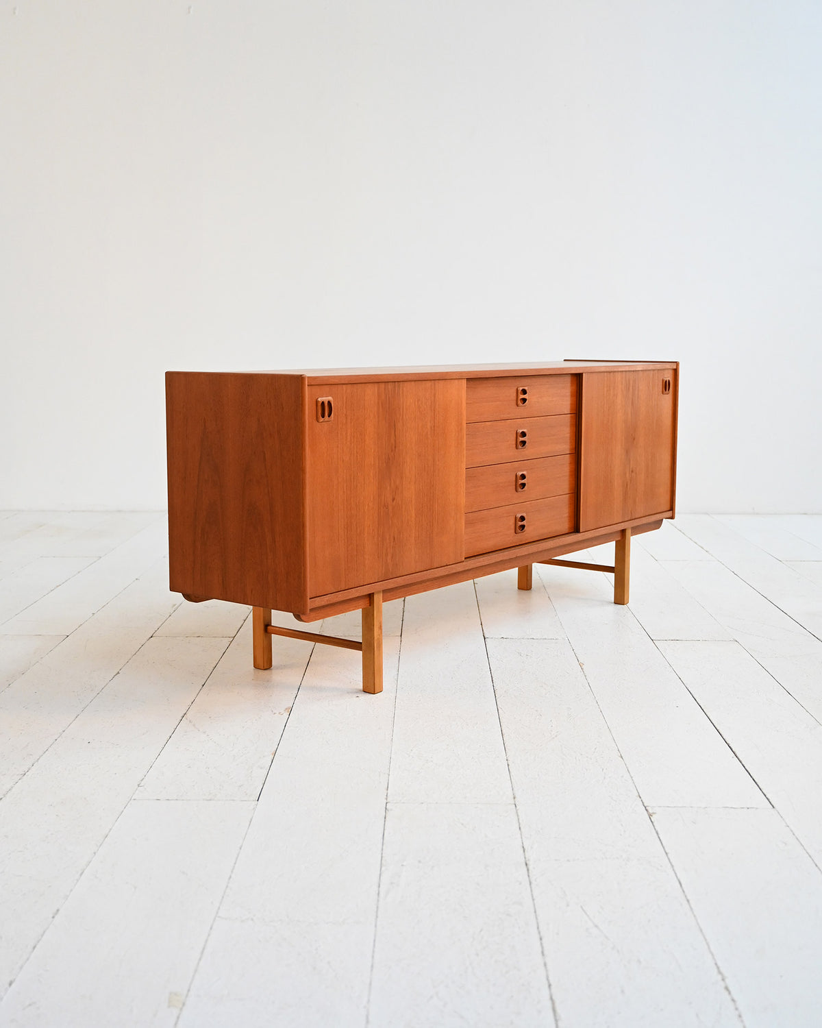 Sideboard modello “Korsör” scandinavo in teak anni ’60