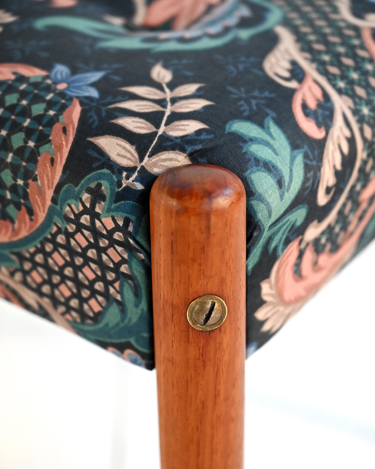 Sgabello scandinavo in teak con seduta imbottita, anni ’60/’70