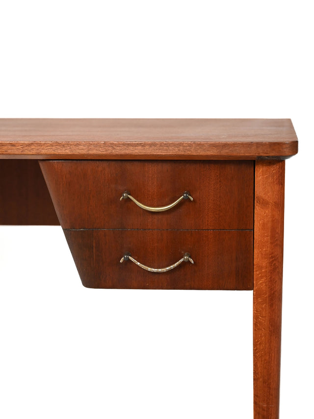 Scrivania scandinava in mogano con maniglie in ottone