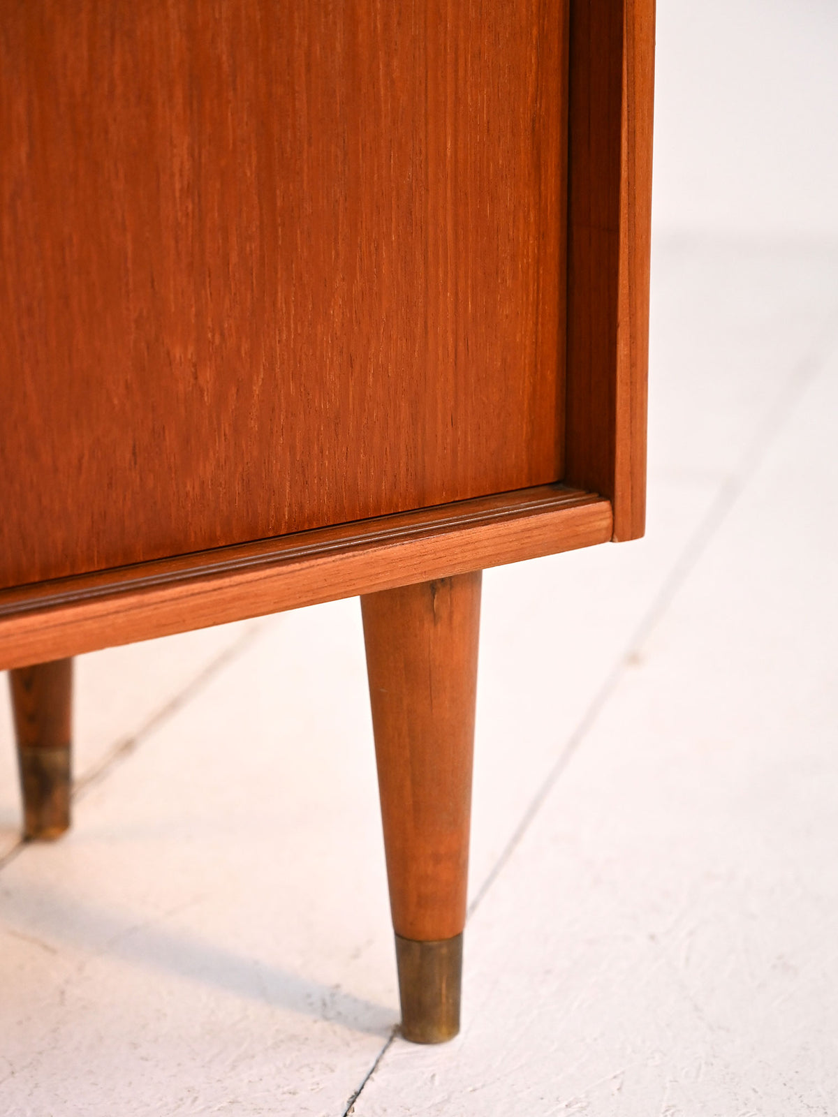 Cabinet scandinavo mid-century in teak, anni '50