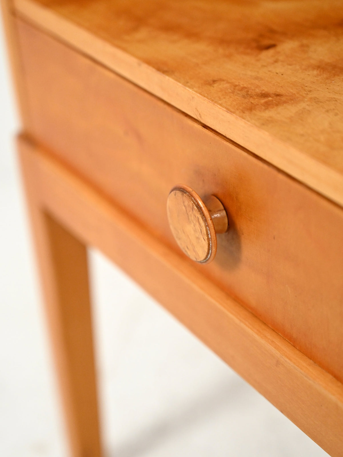 Comodino scandinavo vintage in radica di betulla