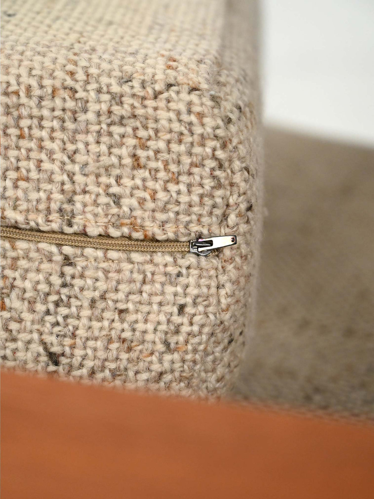 Coppia di poltrone danesi con cuscini beige anni 50