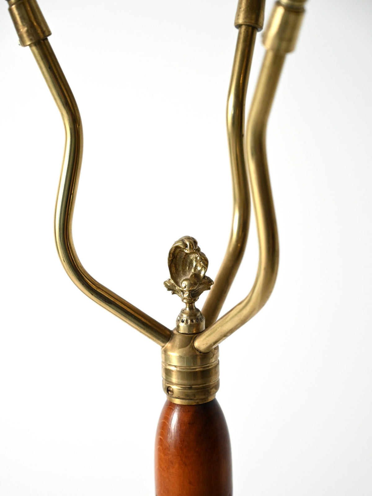Lampada da terra scandinava a tre bracci in teak e ottone, anni 40–50