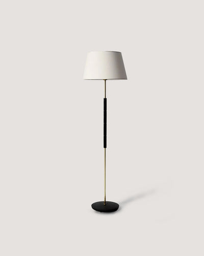 Lampada da terra scandinava in legno nero e ottone