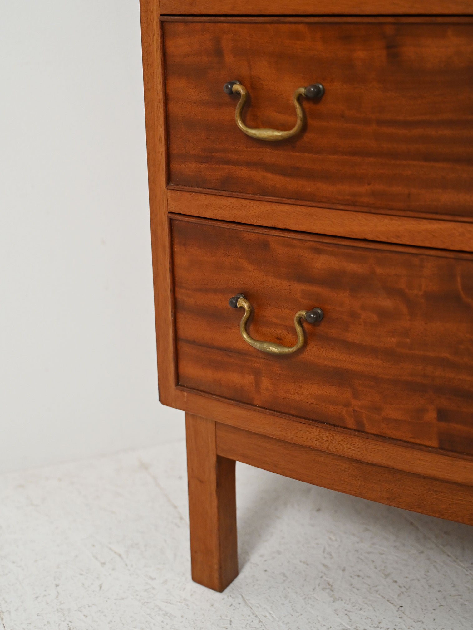 Sestina scandinava in mogano con maniglie in ottone 4