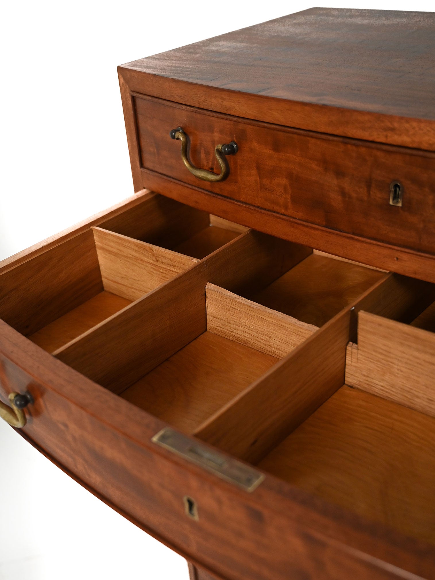 Sestina scandinava in mogano con maniglie in ottone 8