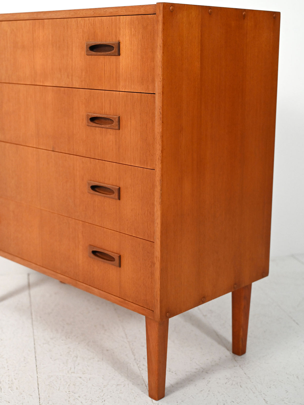 Cassettiera scandinava anni ’60 in teak