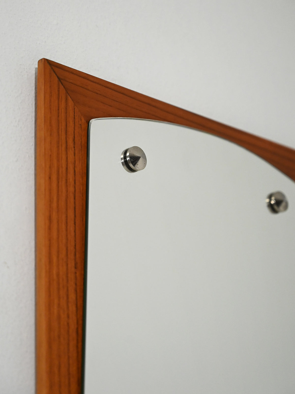 Specchio scandinavo da parete anni ’50 in mogano