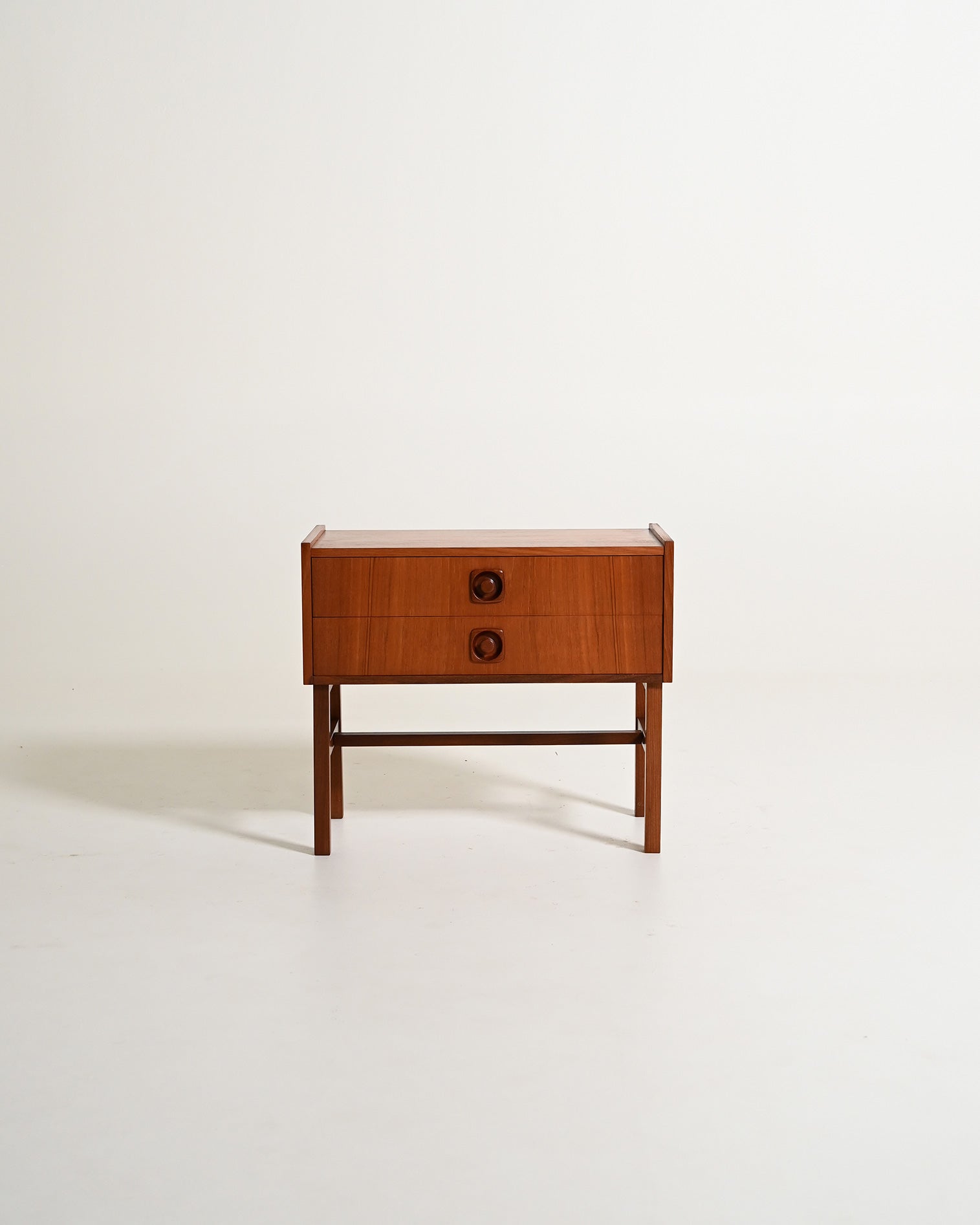 Comodino scandinavo con due cassetti, anni '60