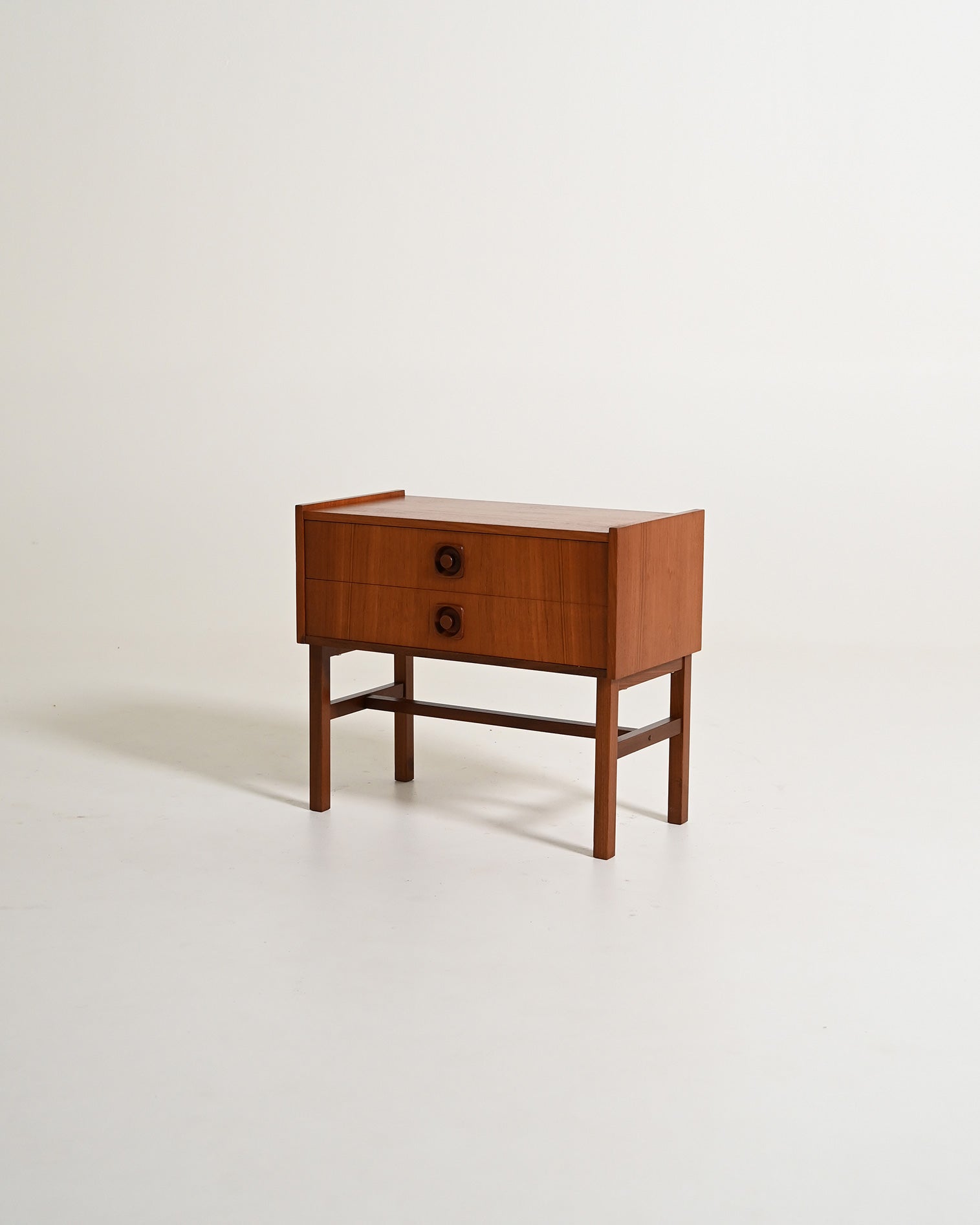 Comodino scandinavo con due cassetti, anni '60