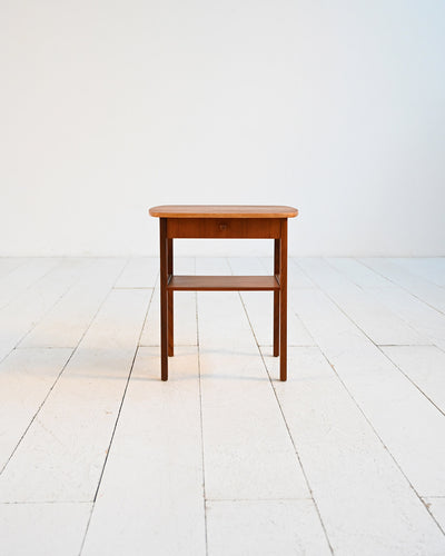 Comodino scandinavo in teak dalle linee classiche, anni ’60