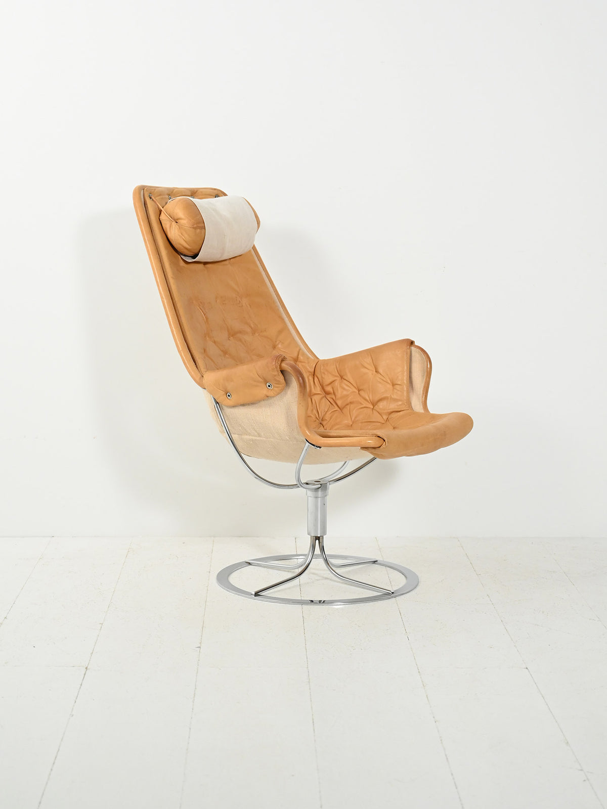 Poltrona girevole “Jetson” di Bruno Mathsson
