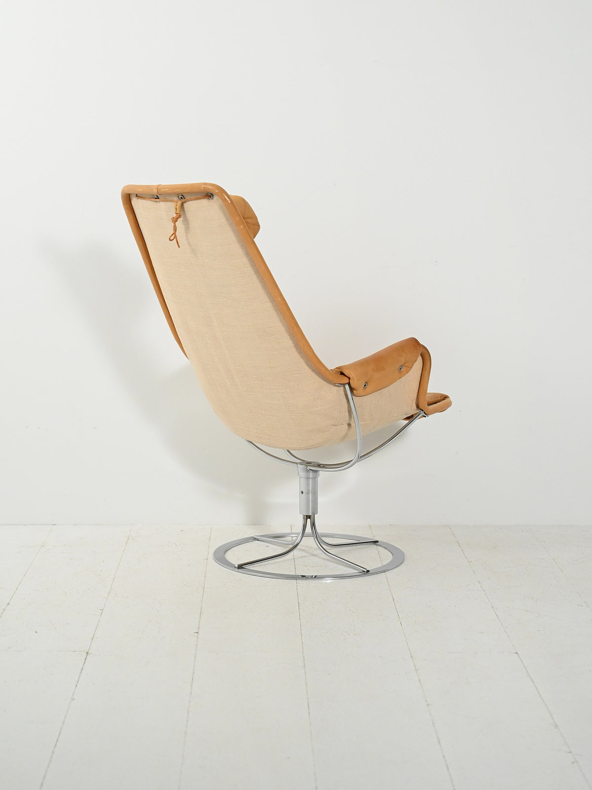 Poltrona girevole “Jetson” di Bruno Mathsson