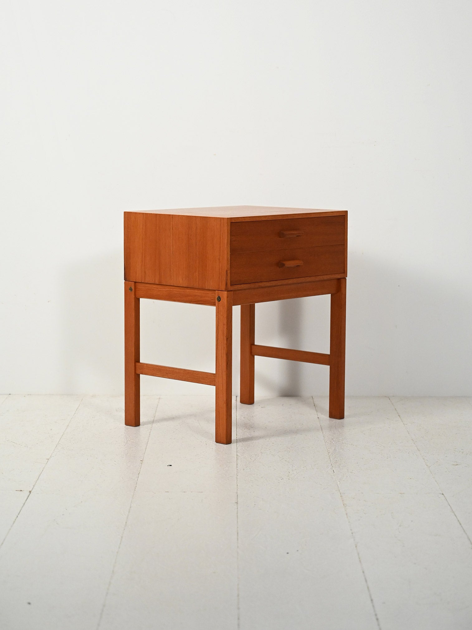 Comodino scandinavo in teak anni ’60 2