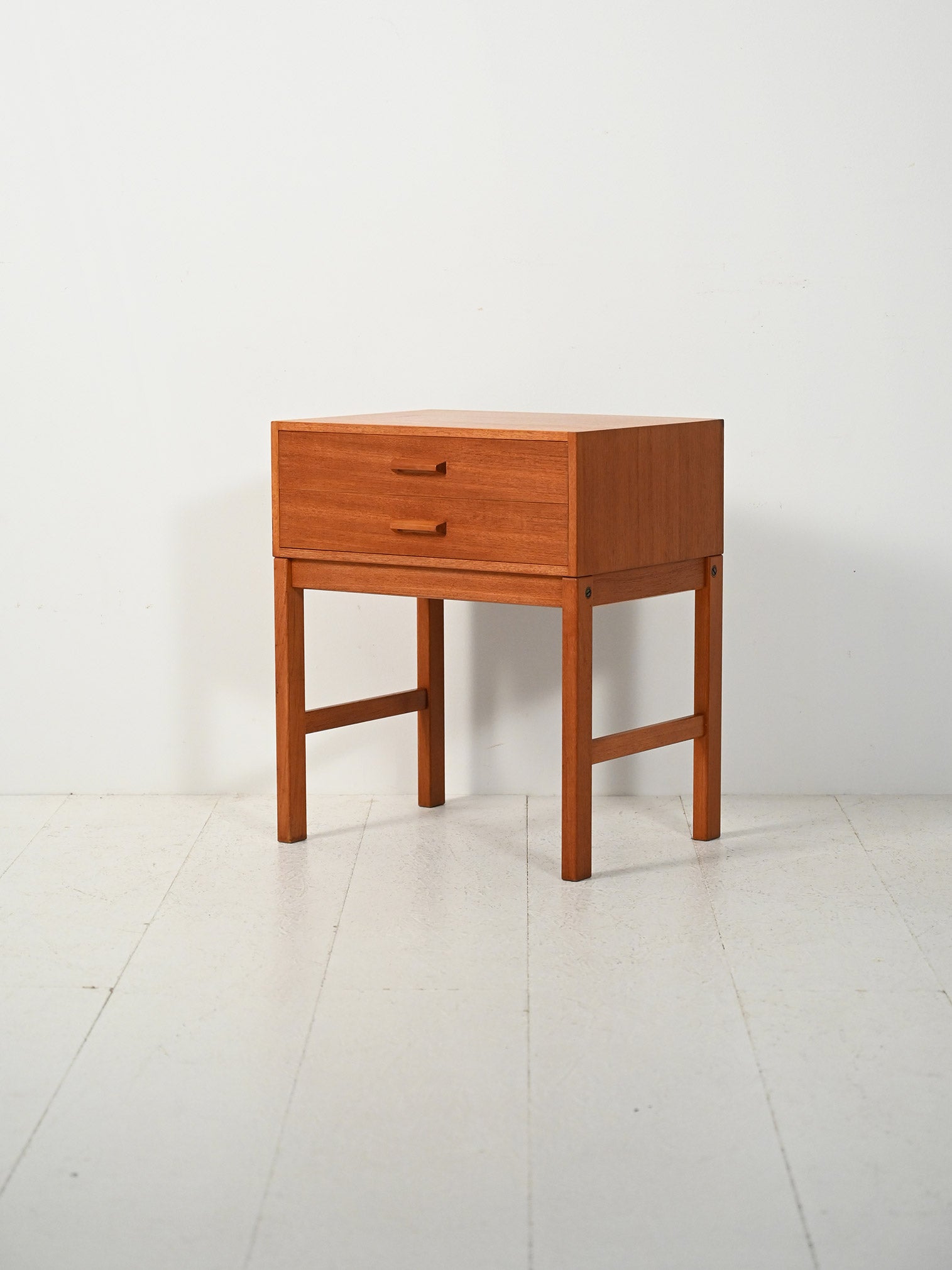 Comodino scandinavo in teak anni ’60 3