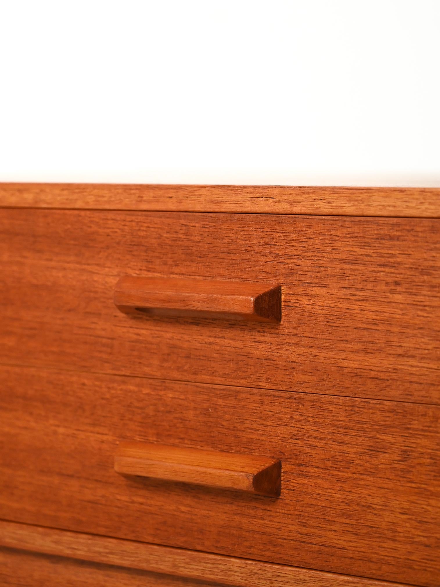 Comodino scandinavo in teak anni ’60 4