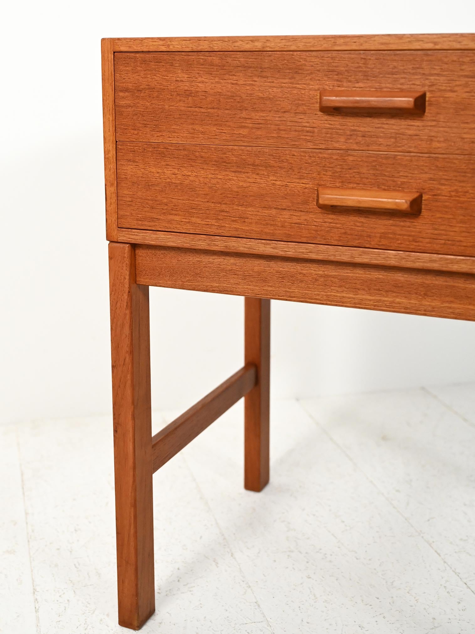 Comodino scandinavo in teak anni ’60 6