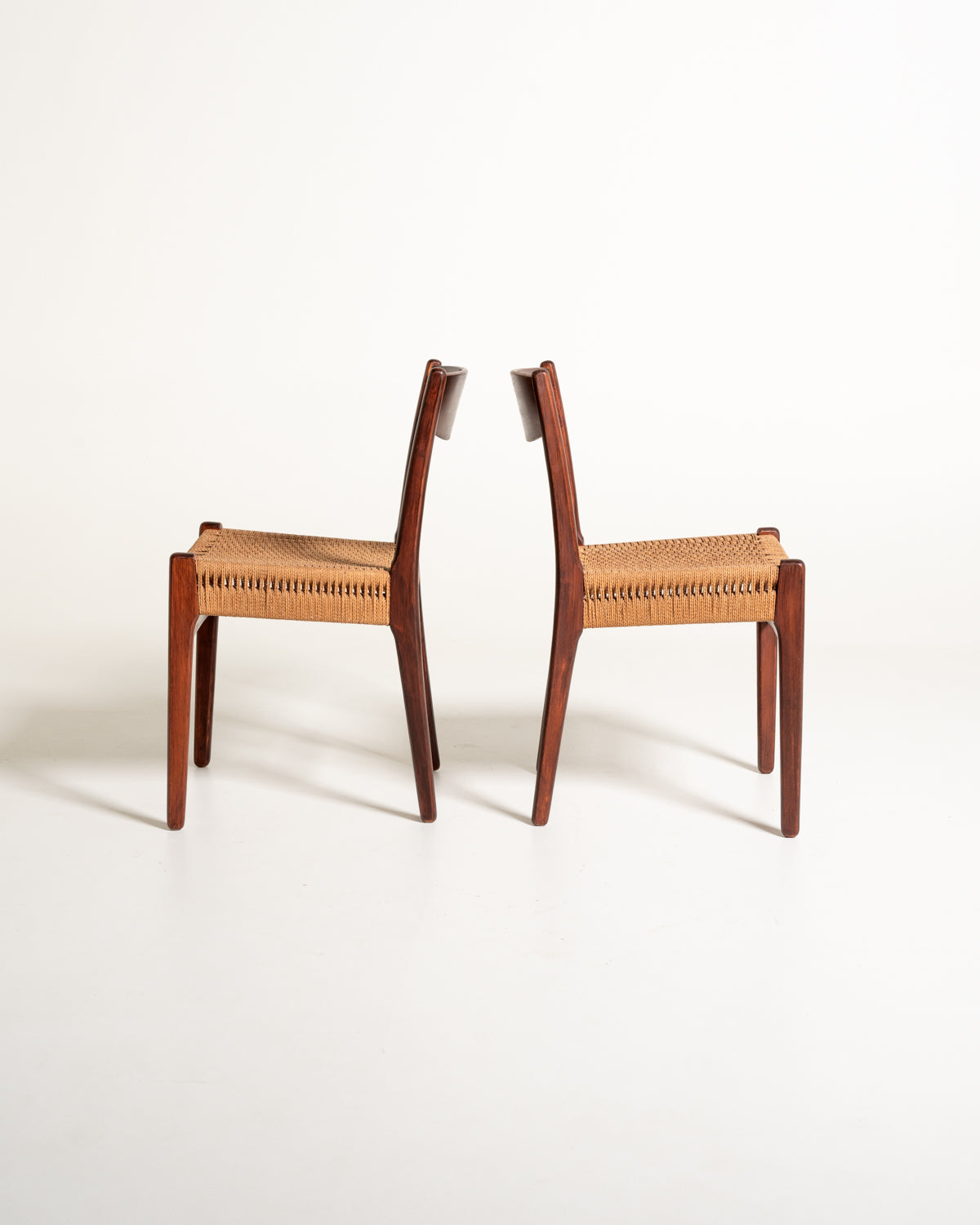 Coppia di sedie scandinave con seduta in corda, anni ’60