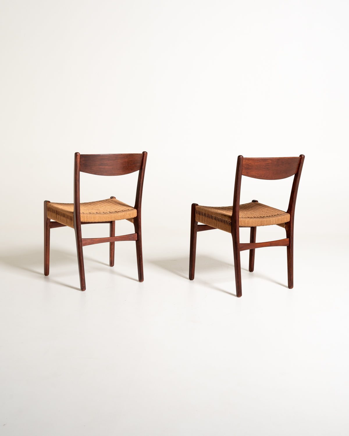 Coppia di sedie scandinave con seduta in corda, anni ’60