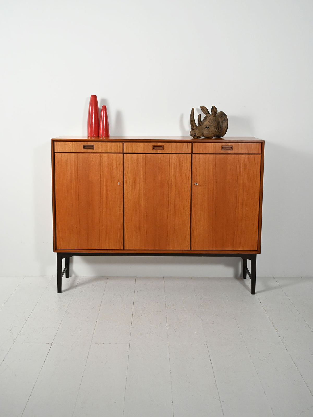 Highboard scandinavo anni 60–70 di “Skaraborgs”