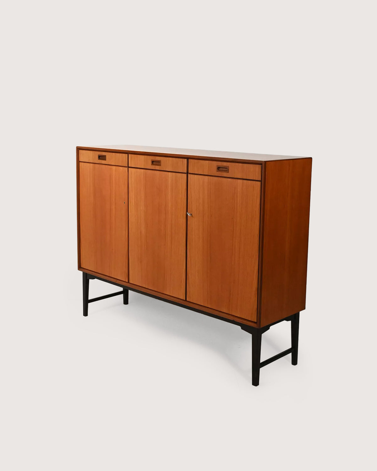 Highboard scandinavo anni 60–70 di “Skaraborgs”
