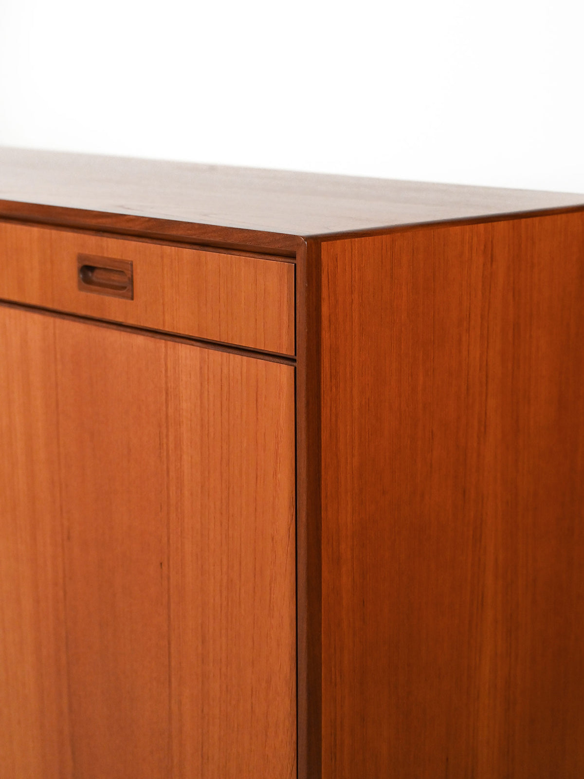 Highboard scandinavo anni 60–70 di “Skaraborgs”
