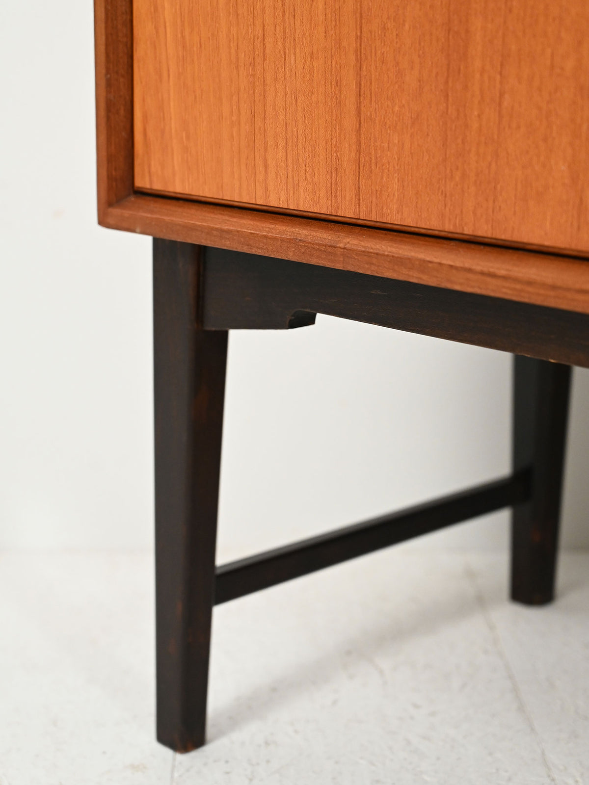 Highboard scandinavo anni 60–70 di “Skaraborgs”