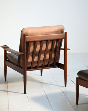 Coppia di poltrone scandinave in pelle con pouf, anni ’60 5
