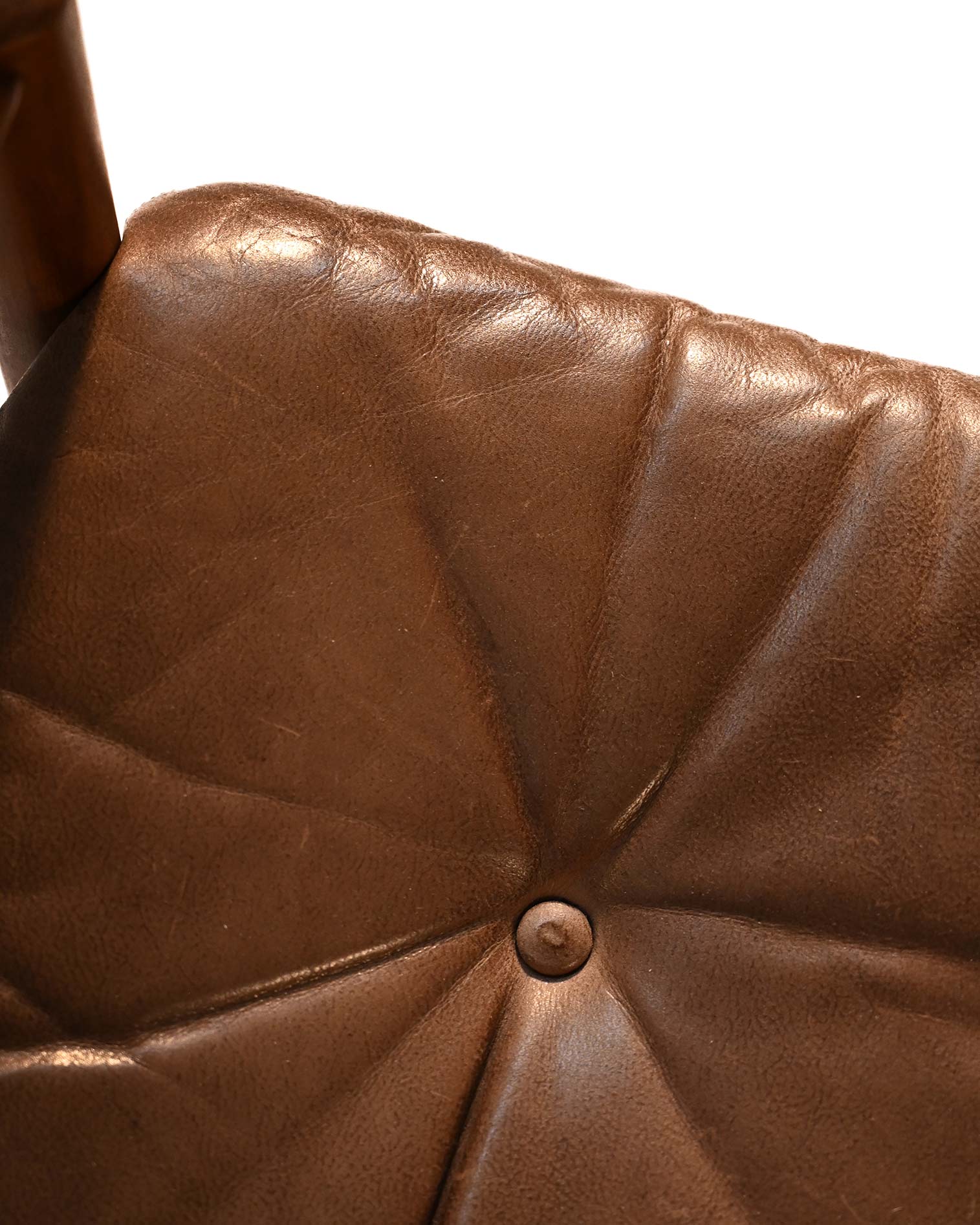 Coppia di poltrone scandinave in pelle con pouf, anni ’60 7