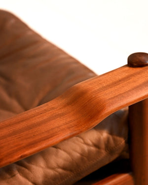 Coppia di poltrone scandinave in pelle con pouf, anni ’60 9