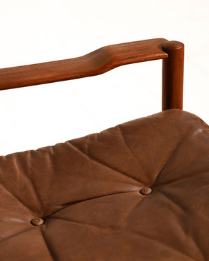 Coppia di poltrone scandinave in pelle con pouf, anni ’60 10