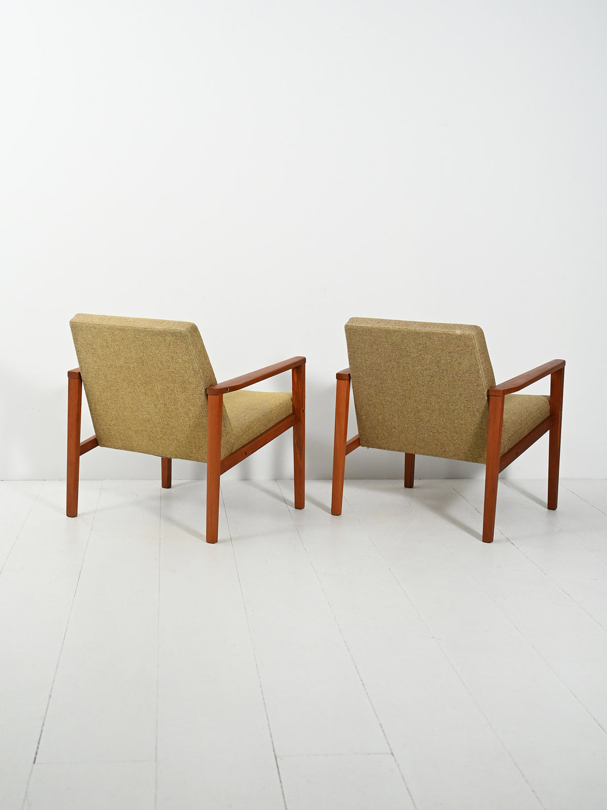 Coppia di poltrone danesi in teak con tappezzeria verde