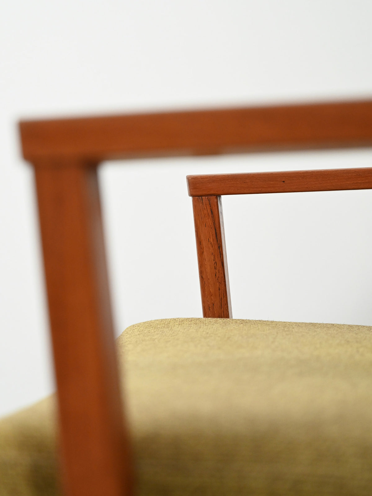 Coppia di poltrone danesi in teak con tappezzeria verde