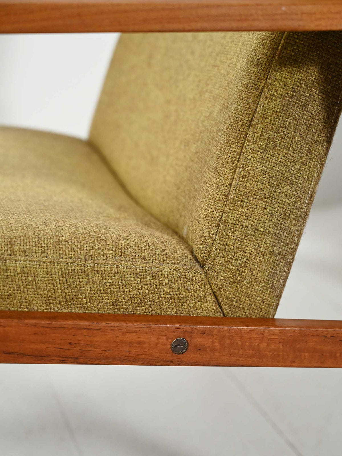 Coppia di poltrone danesi in teak con tappezzeria verde