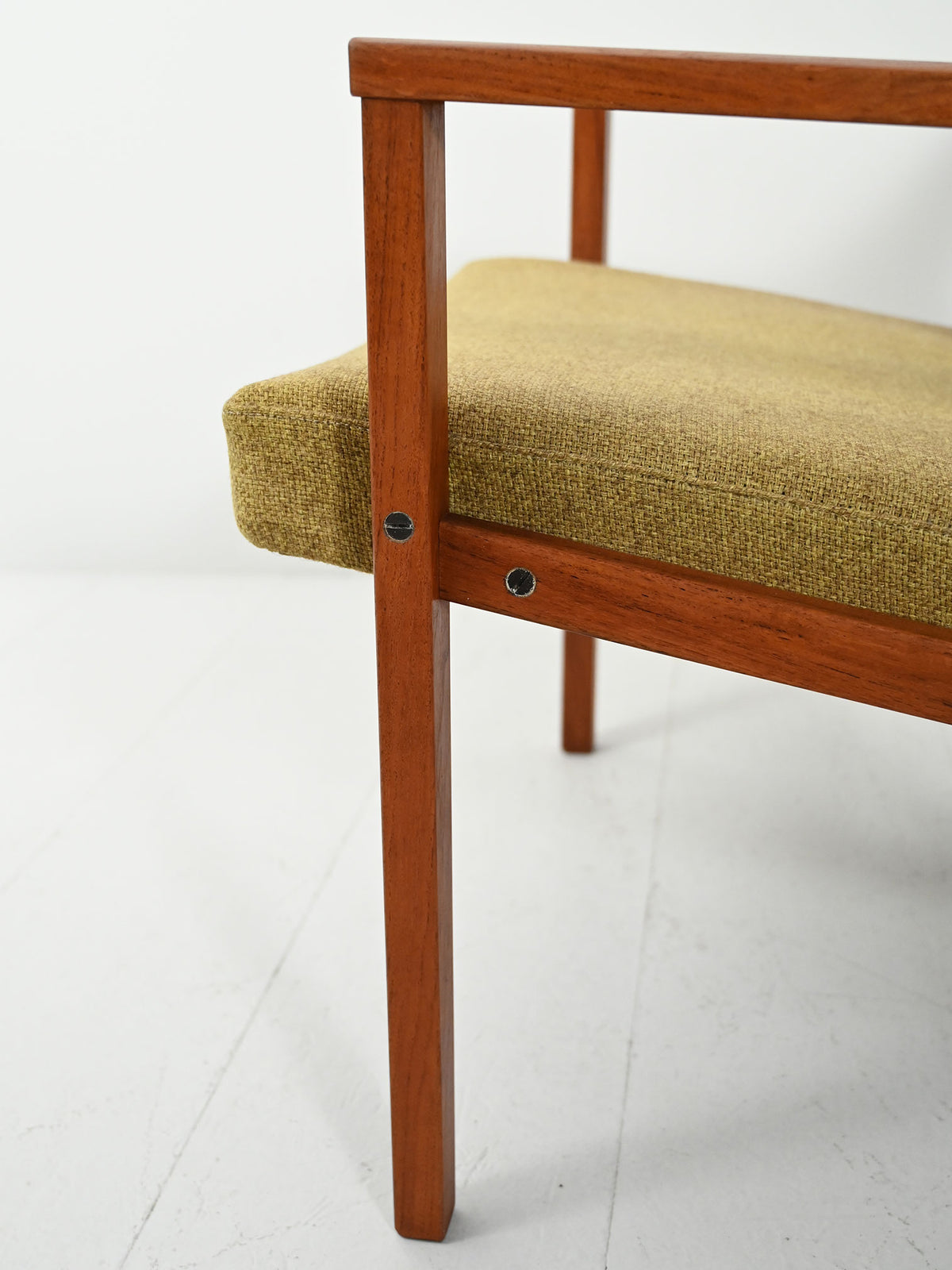 Coppia di poltrone danesi in teak con tappezzeria verde