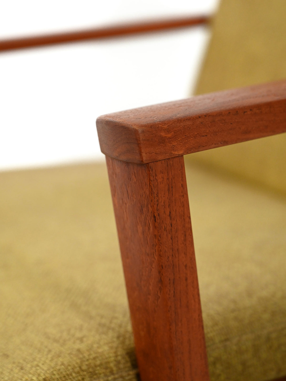 Coppia di poltrone danesi in teak con tappezzeria verde