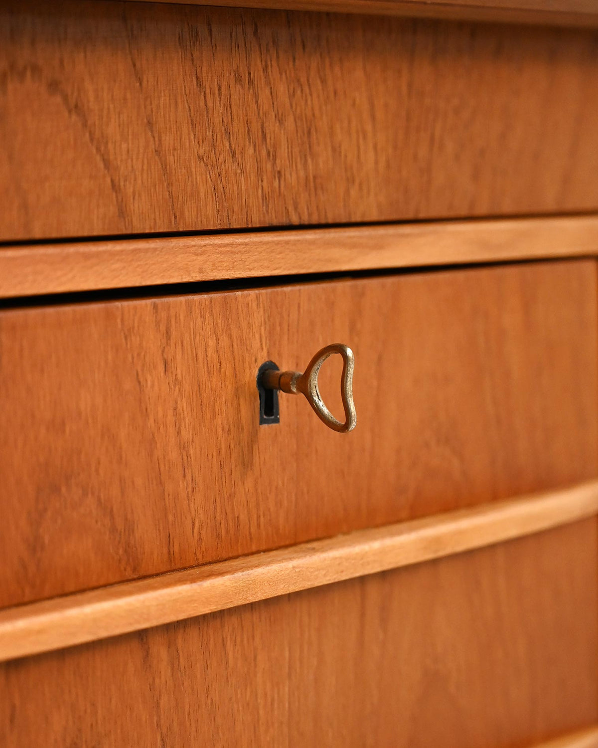 Scrivania con ribalta in teak anni ’60