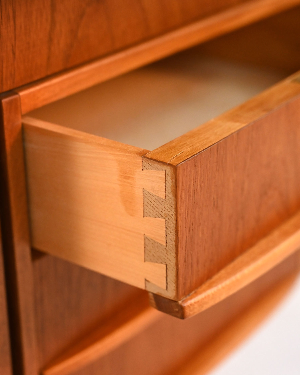 Scrivania con ribalta in teak anni ’60
