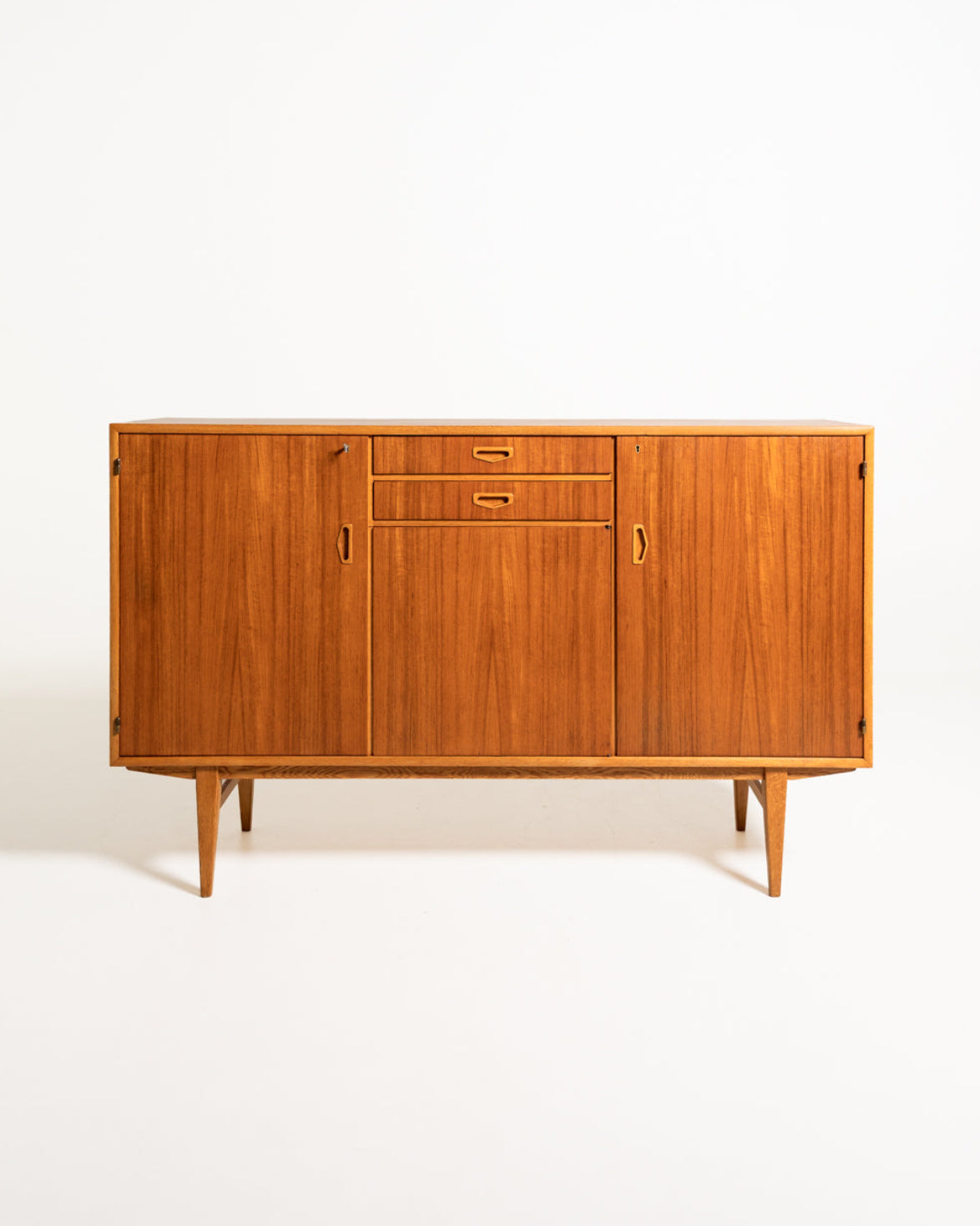 Highboard scandinavo in teak e rovere, anni ’60
