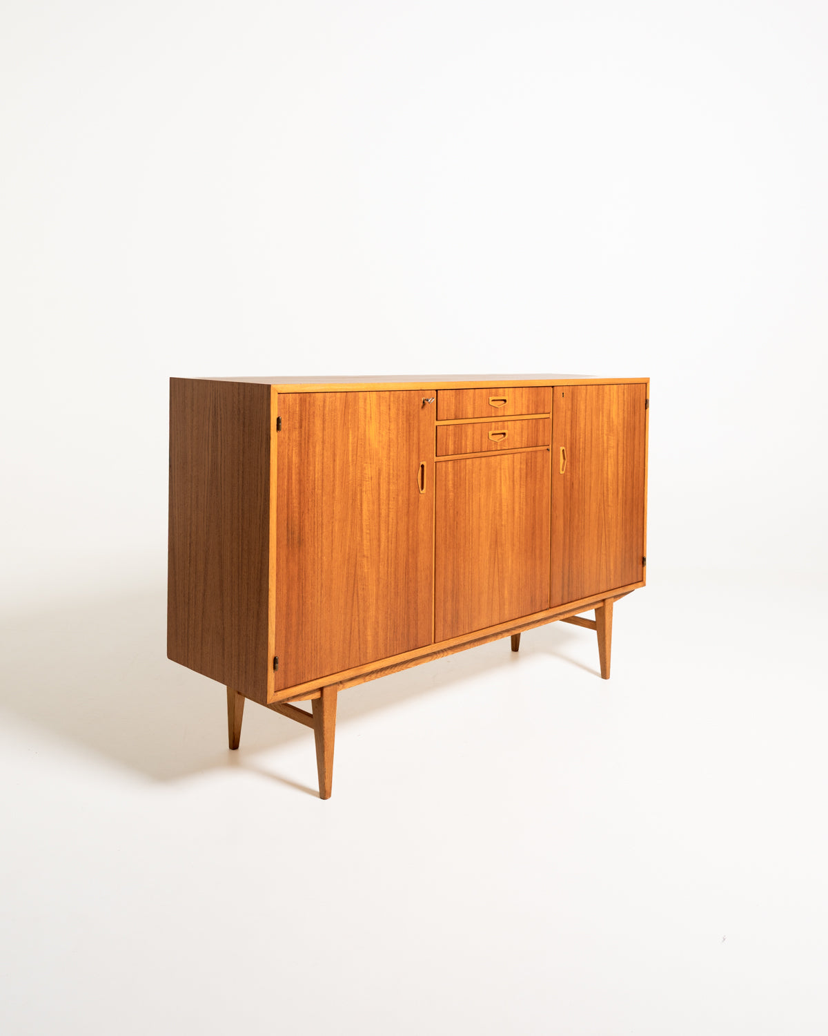 Highboard scandinavo in teak e rovere, anni ’60