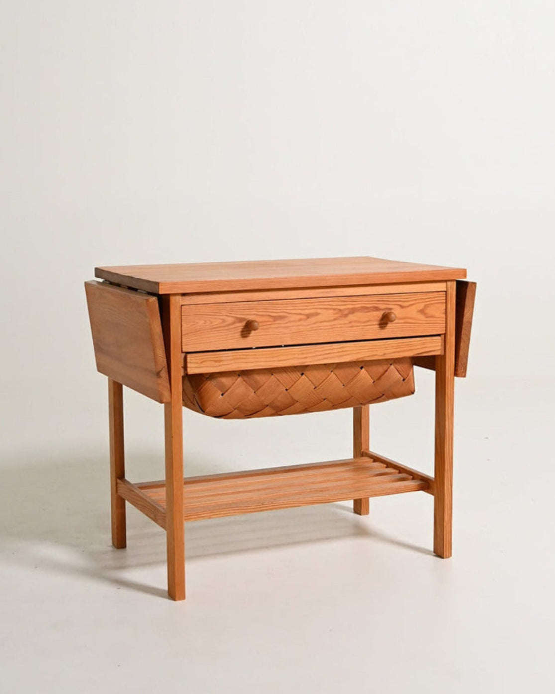 Tavolino scandinavo portalana in pino, anni '50