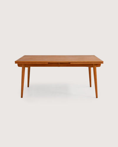 Tavolo allungabile modello “AT 312” di Hans J. Wegner