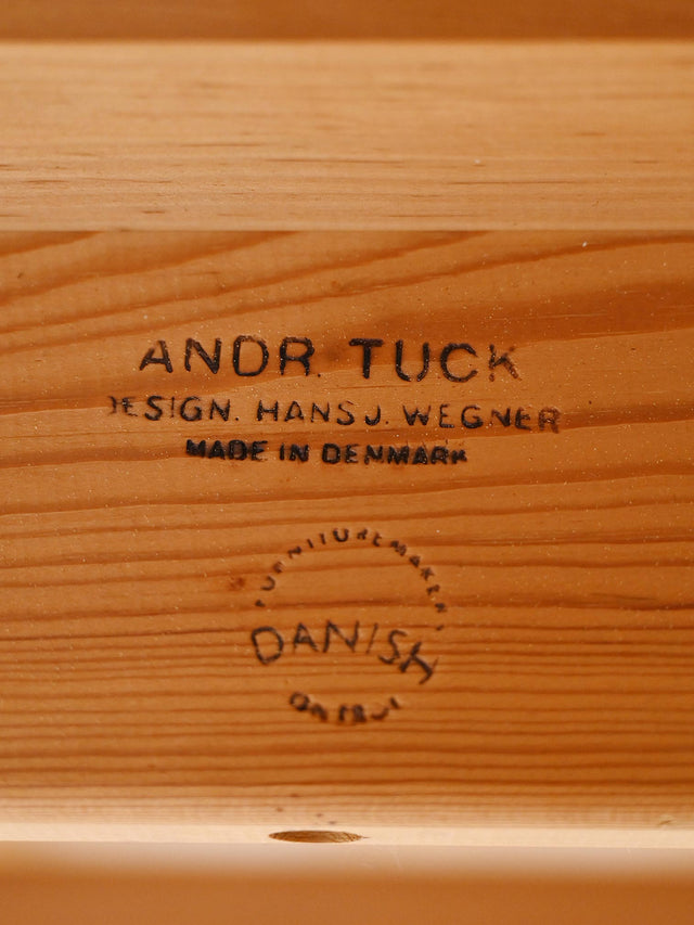 Tavolo allungabile modello “AT 312” di Hans J. Wegner