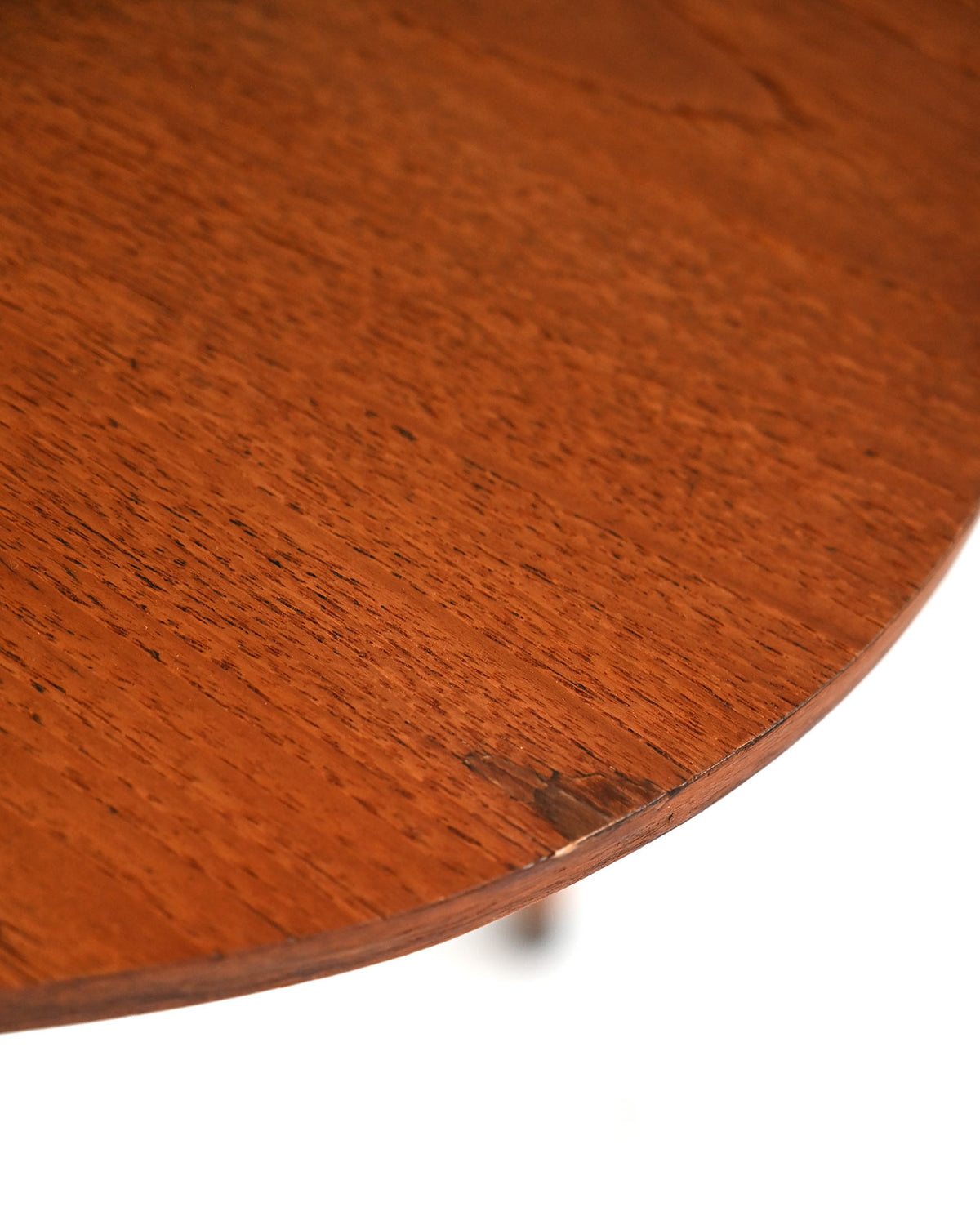 Tavolino con top dalla forma organica in teak e ottone, anni ’50-’60