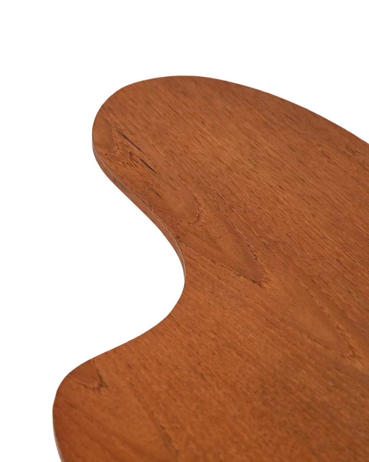 Tavolino con top dalla forma organica in teak e ottone, anni ’50-’60