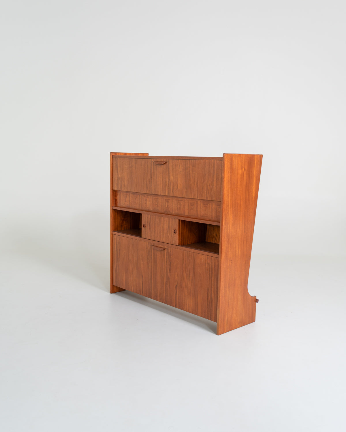Mobile bar “SK661” in teak di Johannes Andersen per J. Skaaning & Søn, Danimarca, anni ’60