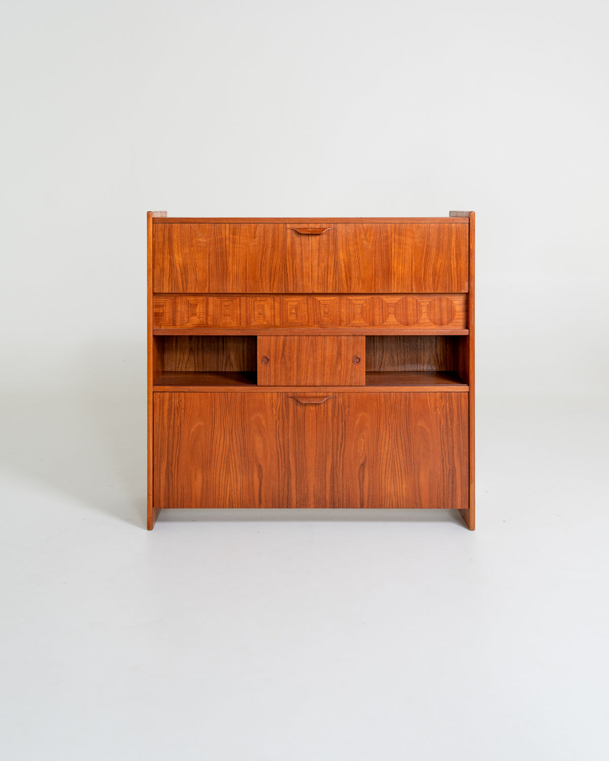 Mobile bar “SK661” in teak di Johannes Andersen per J. Skaaning & Søn, Danimarca, anni ’60