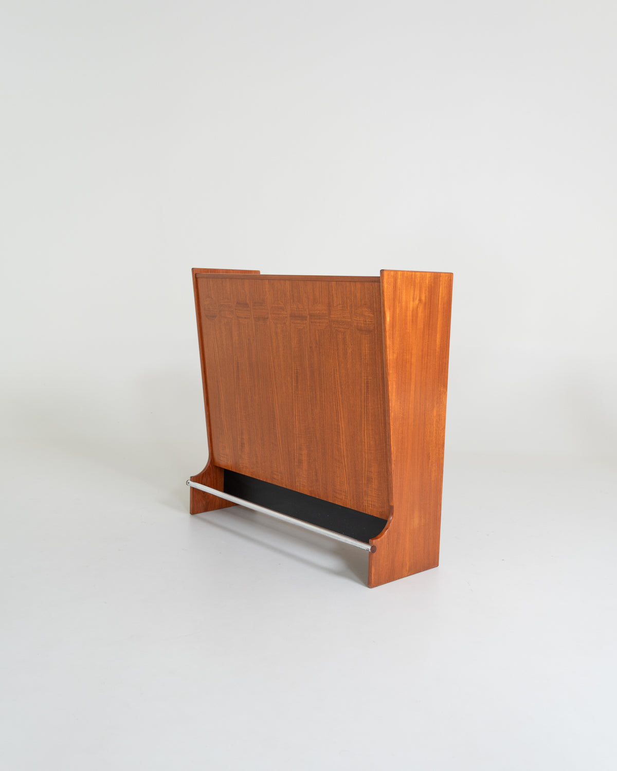 Mobile bar “SK661” in teak di Johannes Andersen per J. Skaaning & Søn, Danimarca, anni ’60